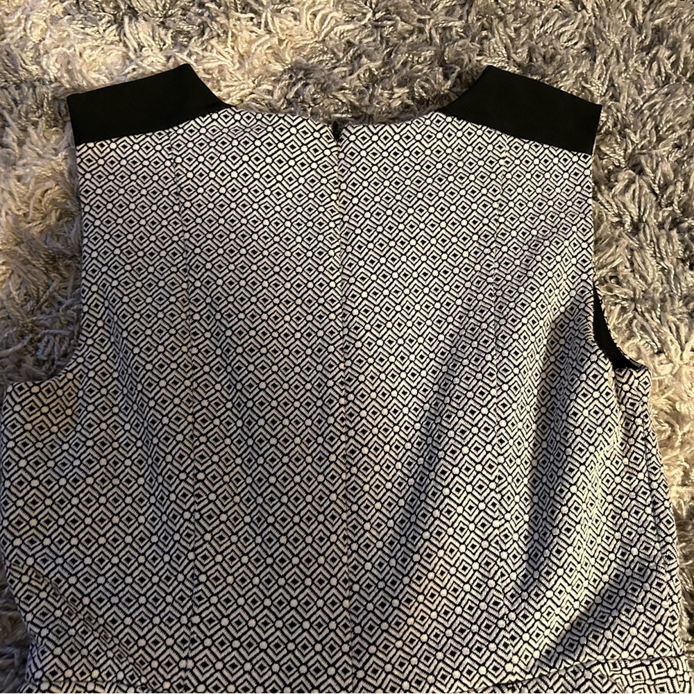Pretty LOFT dress - Picture 3 of 4